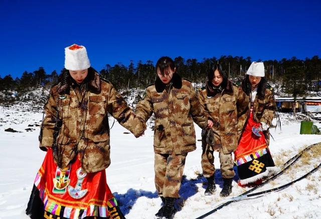 文艺女兵出来能干什么_转到文艺集训女兵兵之后去哪了_女兵三个月集训之后可不可以转到文艺兵去